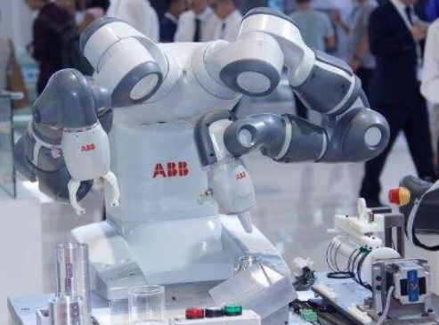 ABB机器人精准剪切与装配 推动汽车制造自动化的关键技术